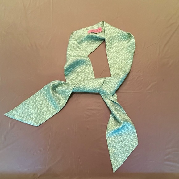 NWOT Vineyard Vines Green Blue Flip Flop Print Silk Scarf MSRP $148 - Picture 2 of 7